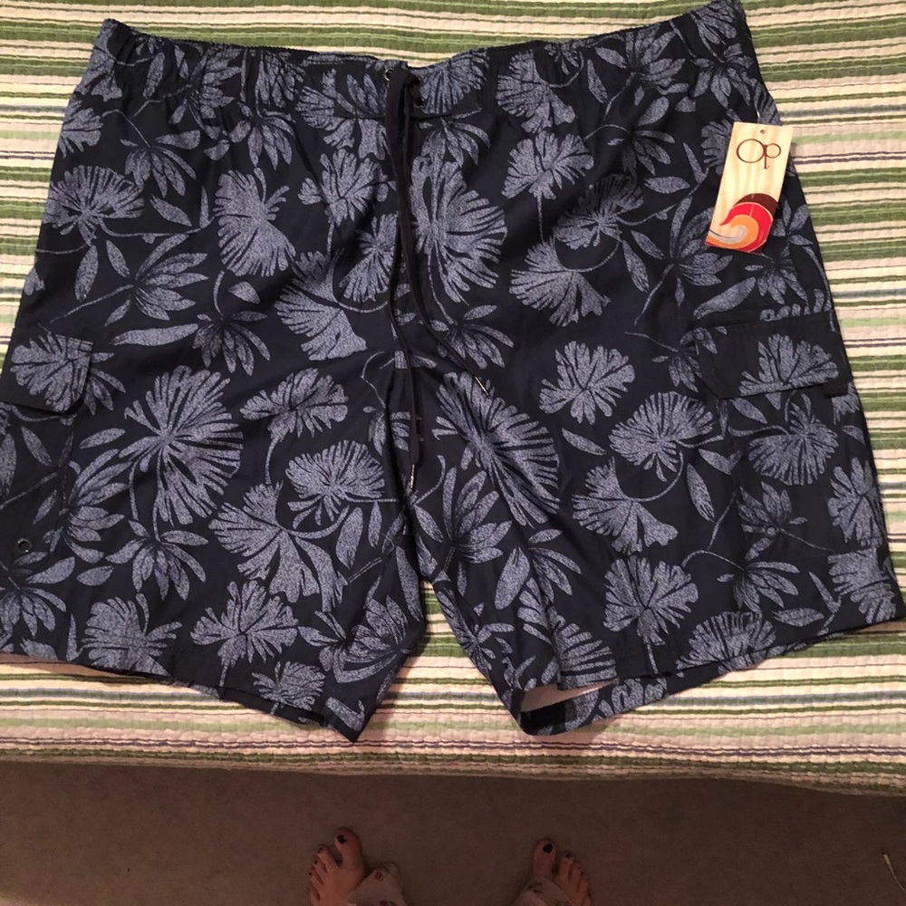 Men’s swim shorts